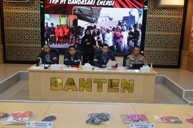 Ditreskrimum Polda Banten Ringkus Tiga Tersangka Kasus Pemerasan Ditreskrimum Polda Banten Ringkus Tiga Tersangka Kasus Pemerasan
