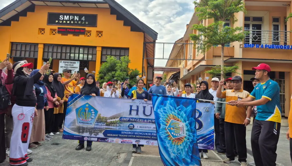 Jalan Sehat Meriahkan Puncak HUT ke-68 SMP Negeri 4 Purworejo, Perkuat Kebersamaan dan Pendidikan Berkarakter