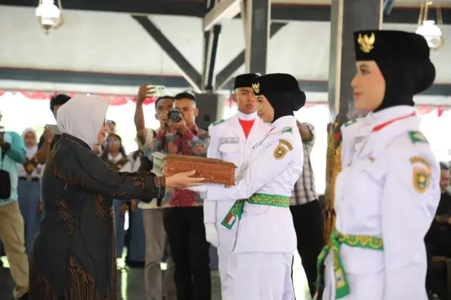 30 Paskibraka Purworejo Resmi Dikukuhkan, Siap Bertugas pada HUT ke-81 RI 30 Paskibraka Purworejo Resmi Dikukuhkan, Siap Bertugas pada HUT ke-81 RI