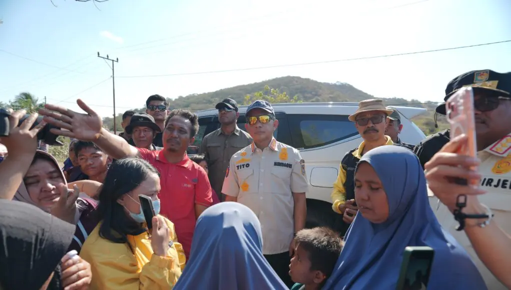 Rombongan Mendagri Distop Ibu-Ibu di Nagekeo NTT