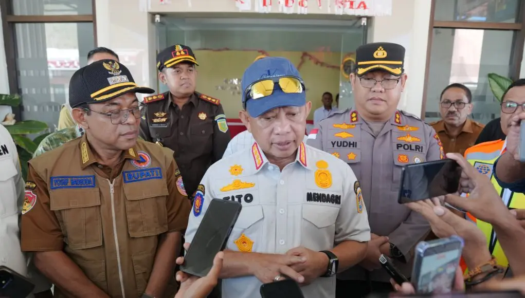 Tiba di Ende, Mendagri Tito Cek Dampak Gempa dan Kebutuhan Pemulihan