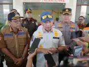 Tiba di Ende, Mendagri Tito Cek Dampak Gempa dan Kebutuhan Pemulihan Tiba di Ende, Mendagri Tito Cek Dampak Gempa dan Kebutuhan Pemulihan