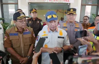 Tiba di Ende, Mendagri Tito Cek Dampak Gempa dan Kebutuhan Pemulihan