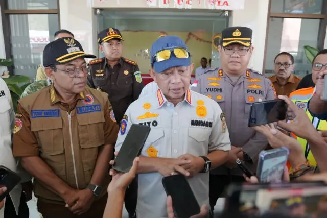 Tiba di Ende, Mendagri Tito Cek Dampak Gempa dan Kebutuhan Pemulihan Tiba di Ende, Mendagri Tito Cek Dampak Gempa dan Kebutuhan Pemulihan