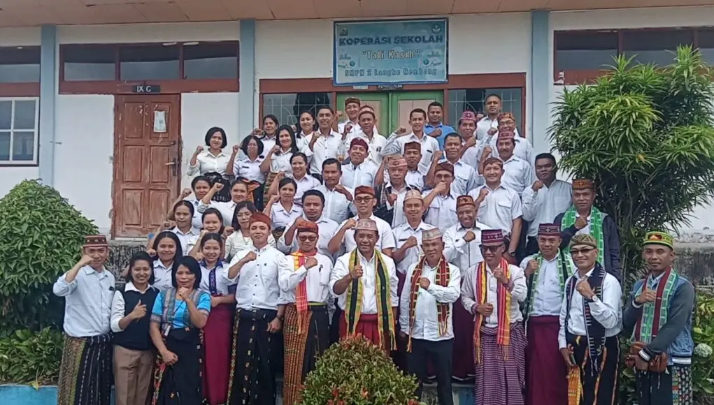 SMPN 2 Langke Rembong Sukses Laksanakan Program Green School, Panen Perdana Tanaman Hortikultura Dilakukan Bupati Dan Wakil Bupati Manggarai
