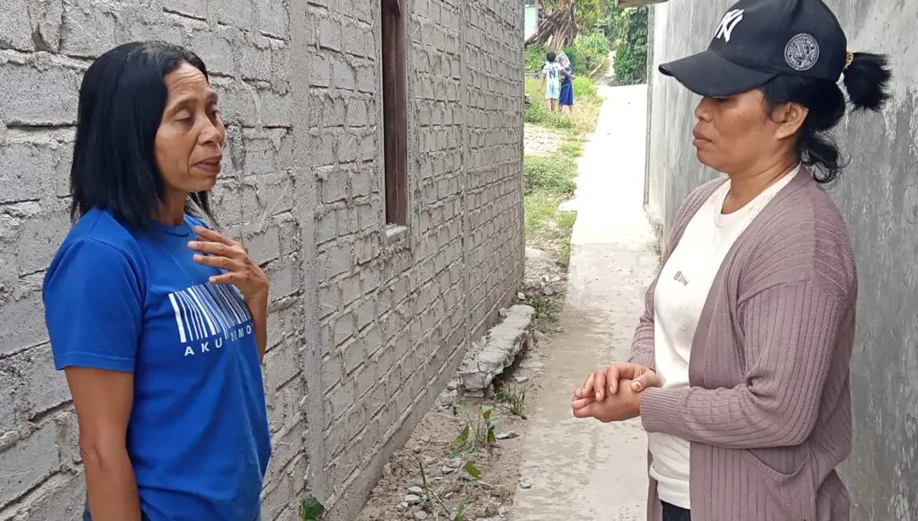 Duka Flores Duka Demokrat, Agnes Menot Kunjungi Warga Terdampak Gempa Dan Berikan Bantuan Darurat