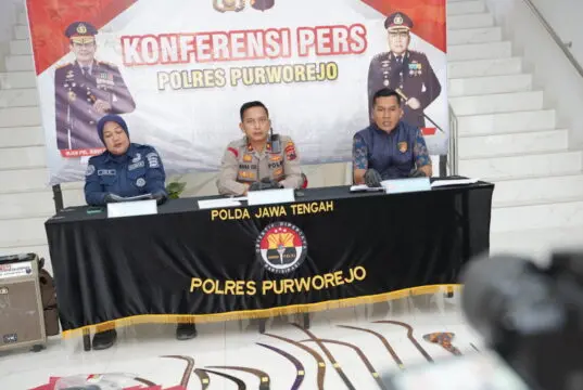 Polres Purworejo Ungkap Tiga Kasus Kenakalan Remaja, Sita Celurit hingga Pedang Samurai Polres Purworejo Ungkap Tiga Kasus Kenakalan Remaja, Sita Celurit hingga Pedang Samurai