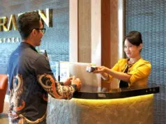 Hari Pelanggan Nasional, MORAZEN Yogyakarta Berbagi Kue Sarang Semut kepada Tamu