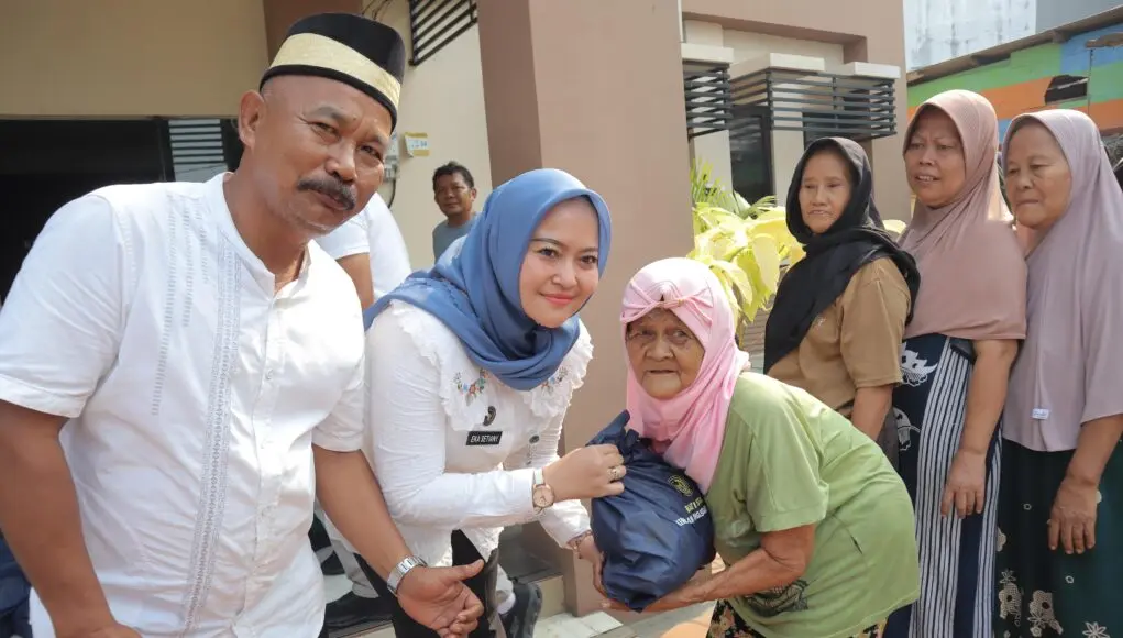 Lapas Kelas I Tangerang Salurkan 250 Sembako, Pererat Hubungan dengan Desa Binaan Lapas Kelas I Tangerang Salurkan 250 Sembako, Pererat Hubungan dengan Desa Binaan