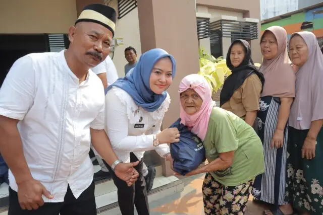 Lapas Kelas I Tangerang Salurkan 250 Sembako, Pererat Hubungan dengan Desa Binaan Lapas Kelas I Tangerang Salurkan 250 Sembako, Pererat Hubungan dengan Desa Binaan