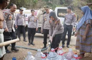 Polres Purworejo Salurkan 4.000 Liter Air Bersih untuk Warga Terdampak Kekeringan