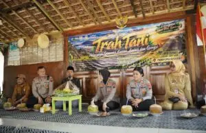 Regenerasi Petani Jadi Sorotan, Panen Raya Pepaya Warnai Hari Tani di Purworejo