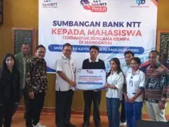 Hadir Di Tengah Bencana, Bank NTT Berikan Bantuan Uang Tunai Kepada Sejumlah Mahasiswa UNIKA St. Paulus Ruteng Yang Rumahnya Rubuh Akibat Gempa