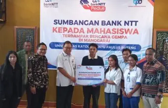 Hadir Di Tengah Bencana, Bank NTT Berikan Bantuan Uang Tunai Kepada Sejumlah Mahasiswa UNIKA St. Paulus Ruteng Yang Rumahnya Rubuh Akibat Gempa