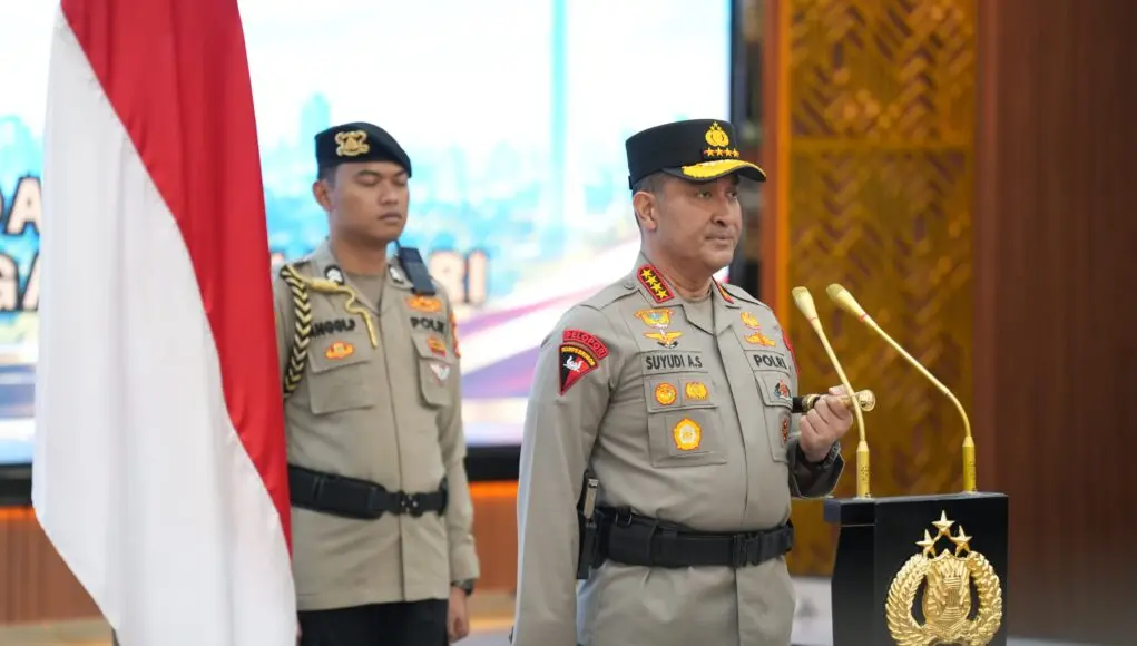 Irjen Pol Hendra Kurniawan Resmi Dilantik Jadi Kapolda Banten Irjen Pol Hendra Kurniawan Resmi Dilantik Jadi Kapolda Banten