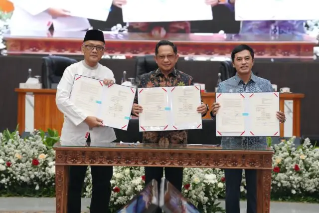 Mendagri Tito Teken SEB Digitalisasi Layanan Haji Berbasis Data Dukcapil Mendagri Tito Teken SEB Digitalisasi Layanan Haji Berbasis Data Dukcapil