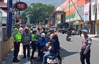 Tingkatkan Kepatuhan Pengendara, Satlantas Polres Manggarai Gelar Operasi Patuh Turangga Hari Pertama Pelaksanaan Razia Kegiatan Operasi Patuh Turangga Sat Lantas Polres Manggarai Di Jl. Motang Rua Kelurahan Pitak Kecamatan Langke Rembong